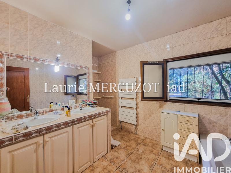 Maison - 218 m² - 8 pièces