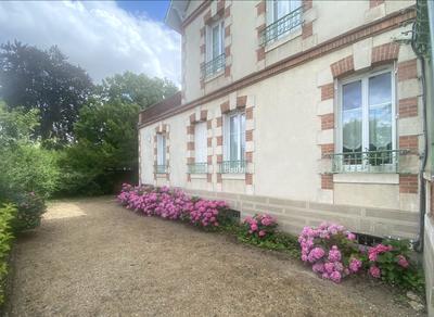 Maison - 256 m² - 9 pièces