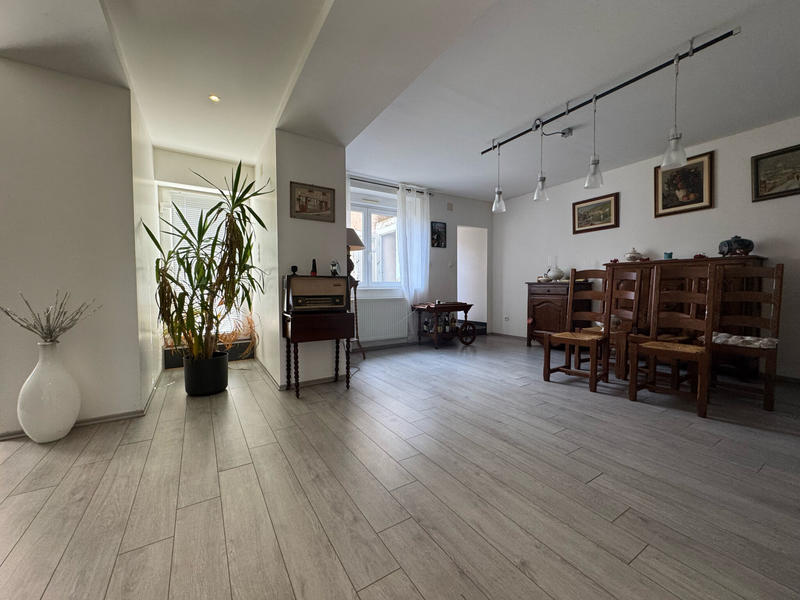 Maison - 220 m² - 8 pièces