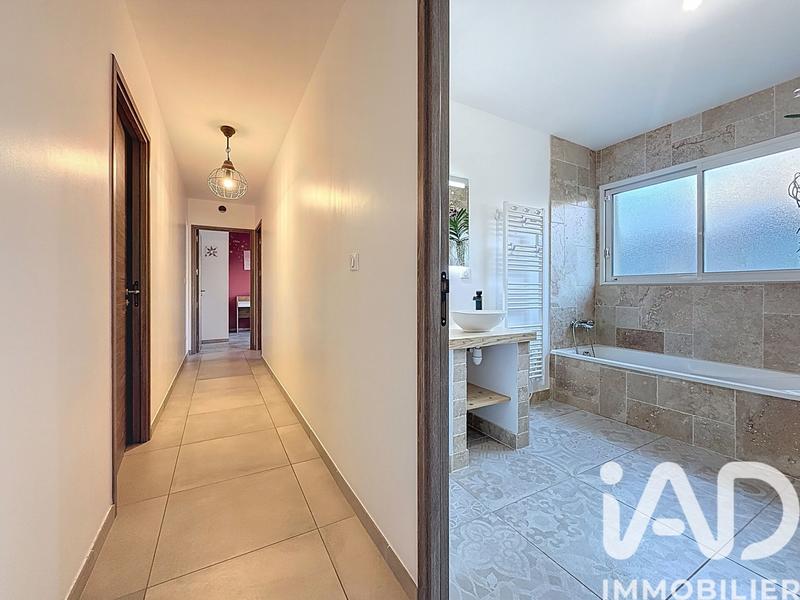 Maison - 200 m² - 8 pièces