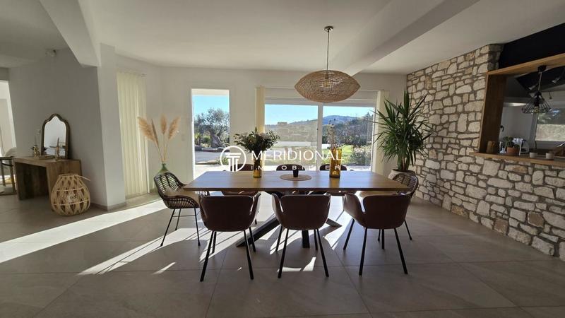 Maison - 460 m² - 6 pièces