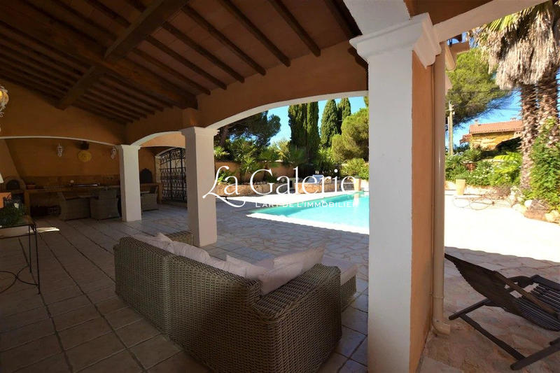 Villa - 223 m² - 11 pièces