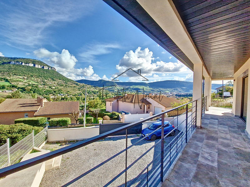 Villa - 137 m² - 5 pièces