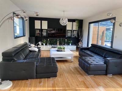 Maison - 262 m² - 8 pièces