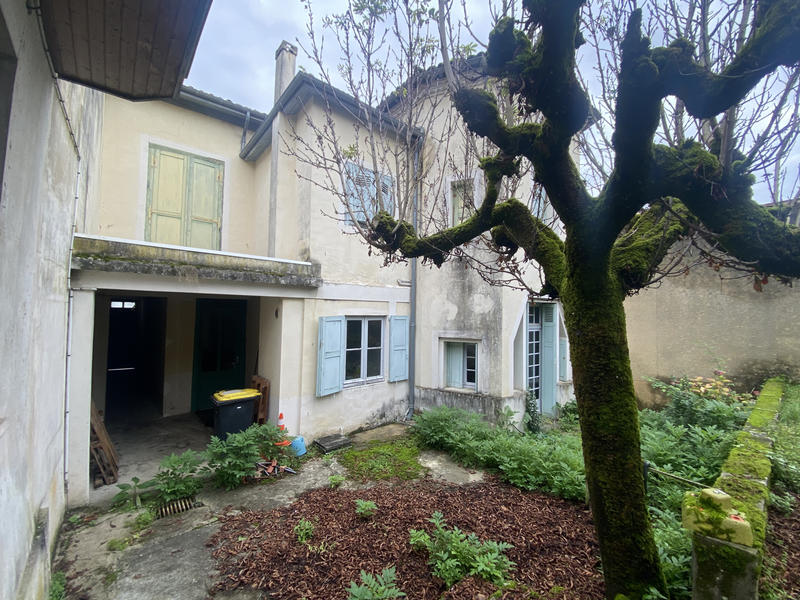 Maison - 230 m² - 10 pièces