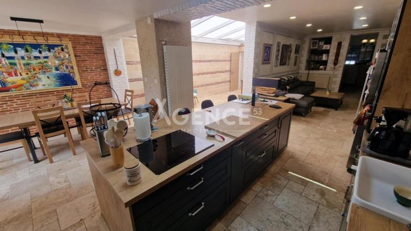 Maison - 212 m² - 8 pièces