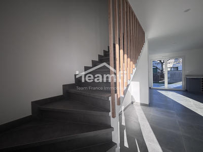 Maison - 102 m² - 4 pièces