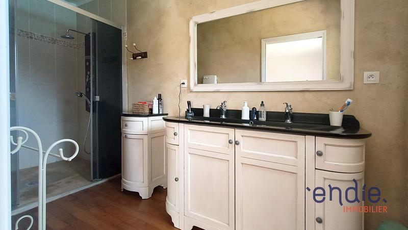 Maison - 249 m² - 8 pièces