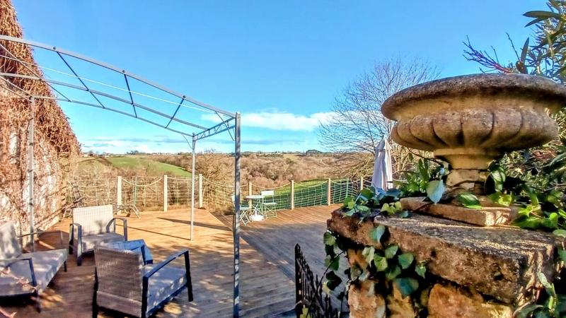 Maison - 267 m² - 9 pièces