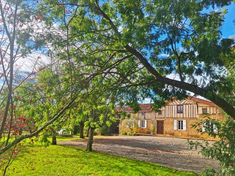 Maison traditionnelle - 250 m² - 9 pièces