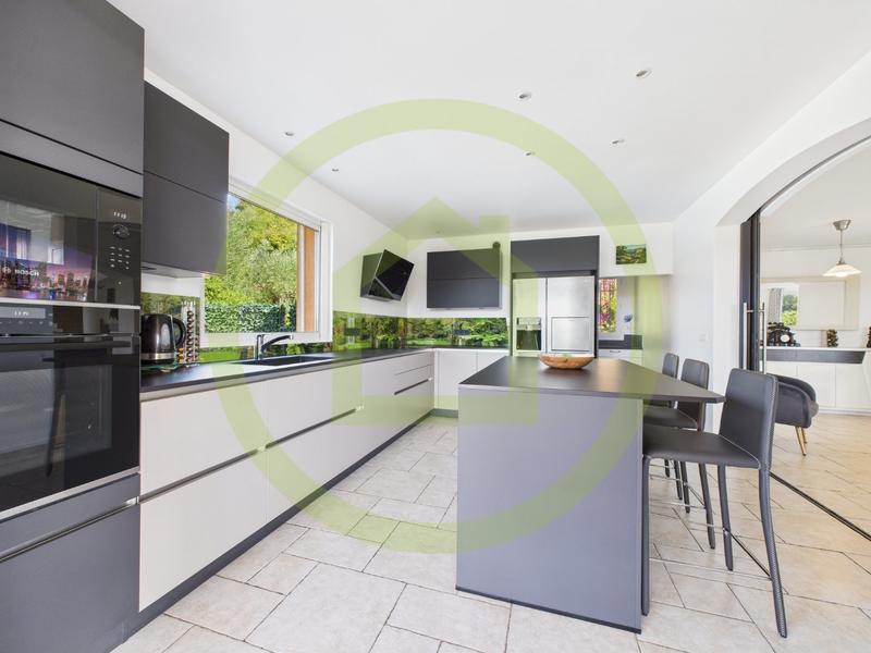 Maison - 423 m² - 7 pièces