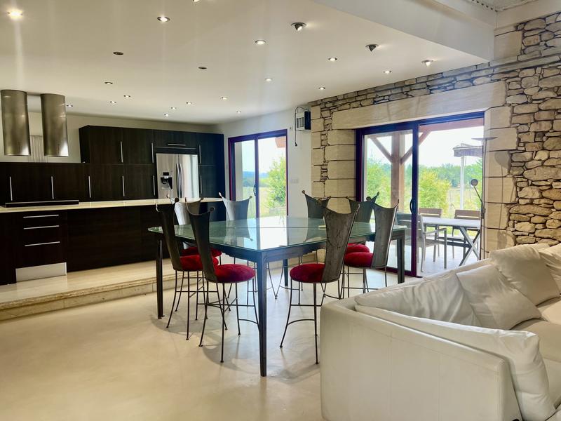 Maison traditionnelle - 252 m² - 6 pièces