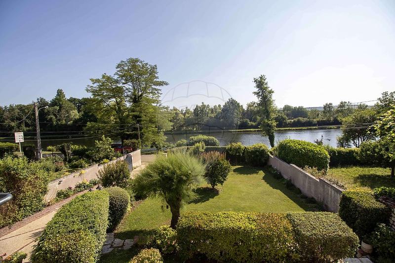 Propriété - 235 m² - 11 pièces