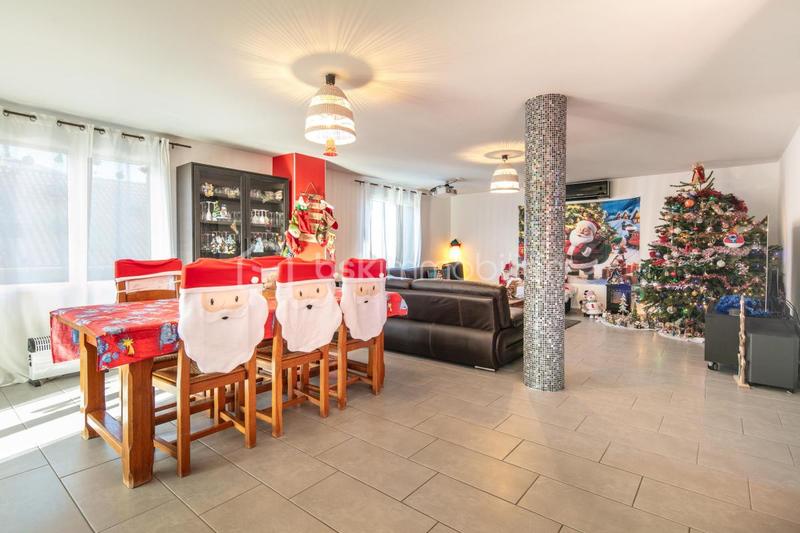 Maison - 189 m² - 5 pièces