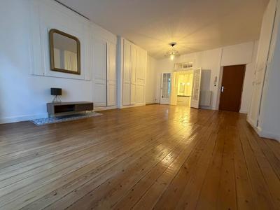 Appartement - 81 m² - 2 pièces