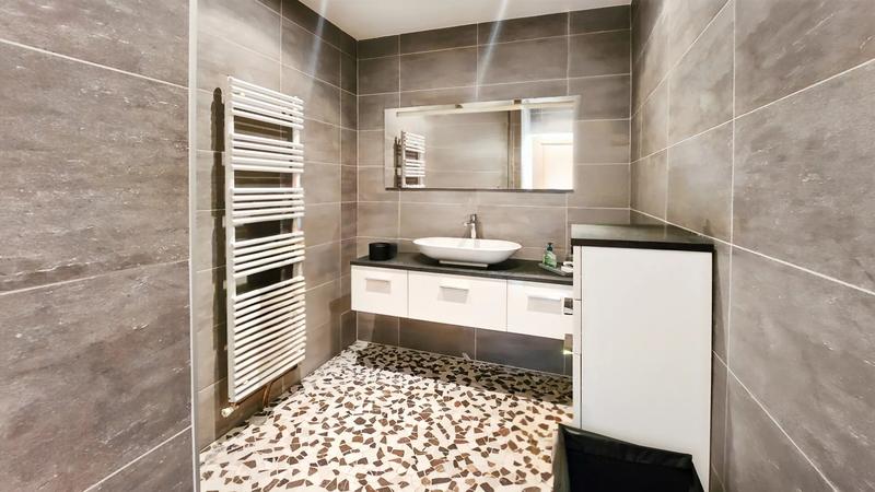 Maison - 221 m² - 5 pièces