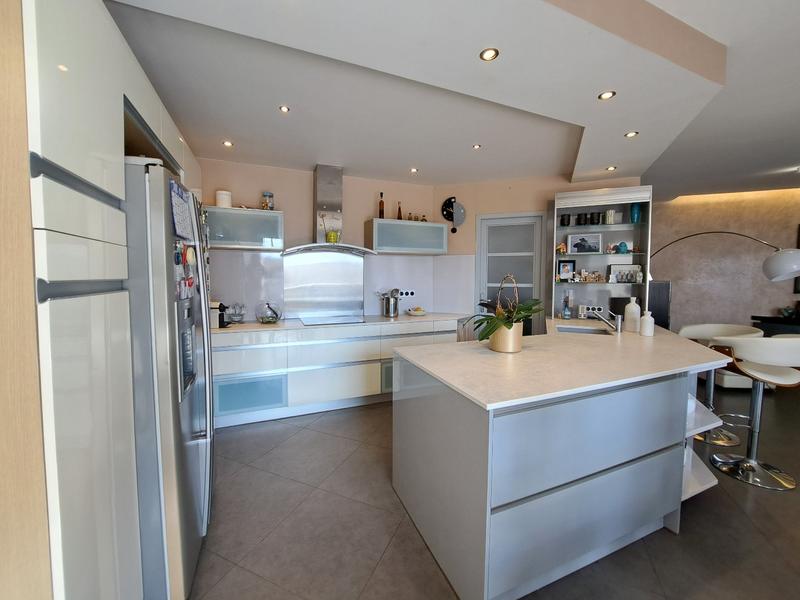 Maison - 175 m² - 9 pièces