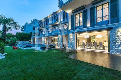 Hôtel particulier - 1 000 m² - 22 pièces