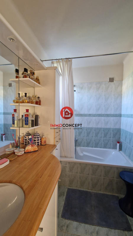 Maison traditionnelle - 221 m² - 9 pièces