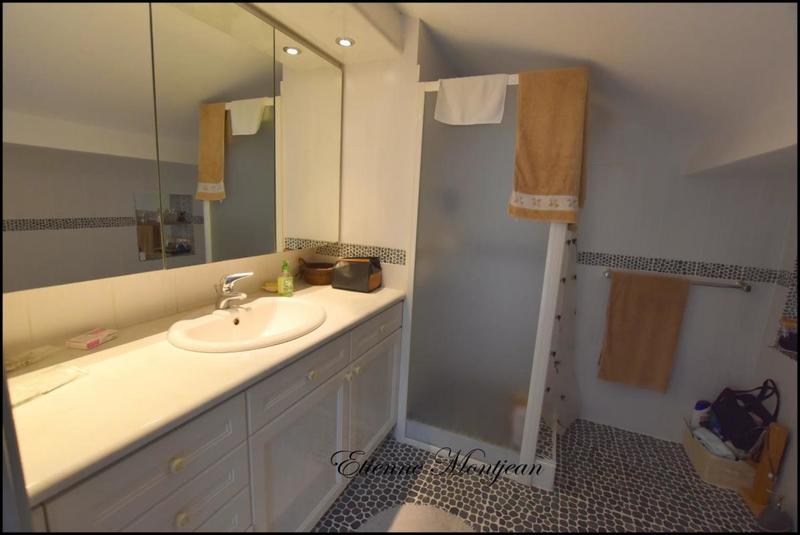 Maison - 256 m² - 13 pièces