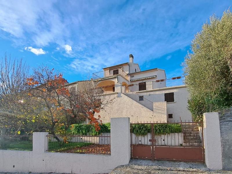 Pavillon - 216 m² - 11 pièces