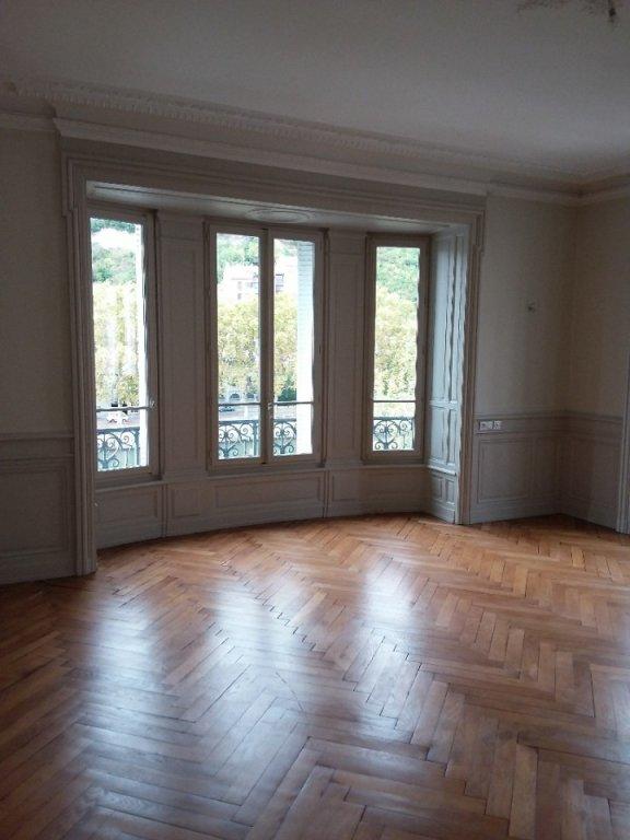 Appartement - 220 m² - 6 pièces