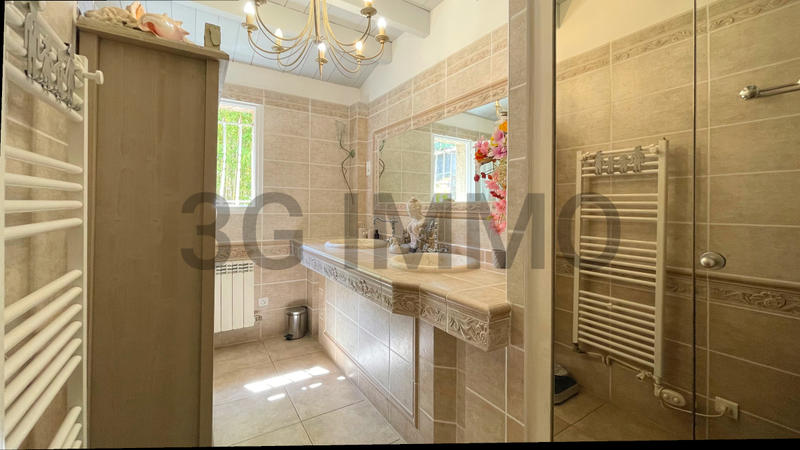 Villa - 205 m² - 6 pièces