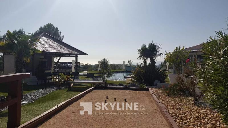 Villa - 210 m² - 8 pièces