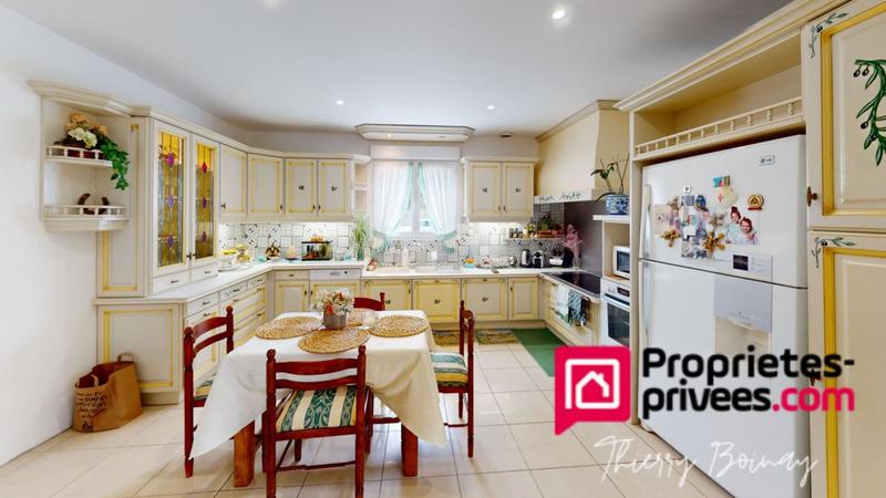 Maison - 230 m² - 8 pièces