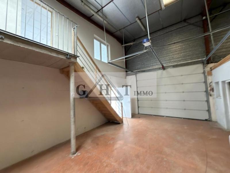 Entrepôt - 200 m²