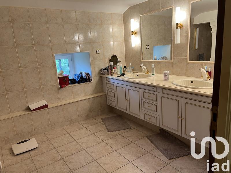 Maison - 284 m² - 10 pièces