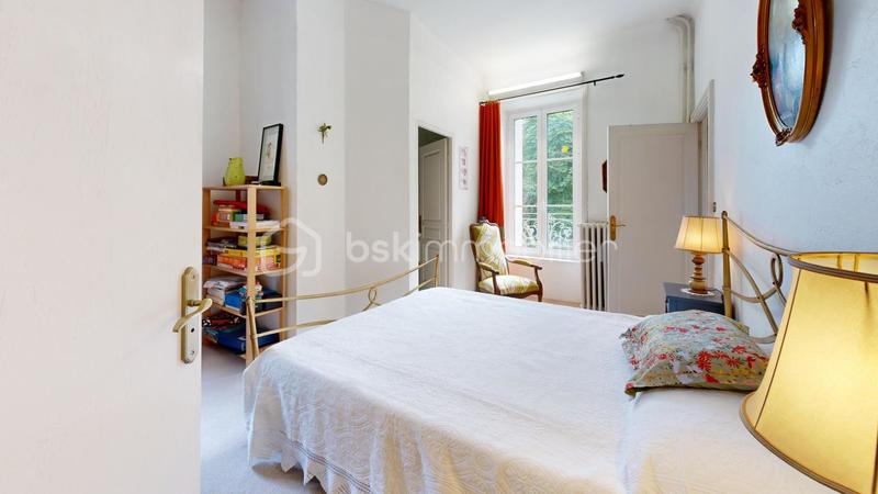 Maison - 241 m² - 8 pièces