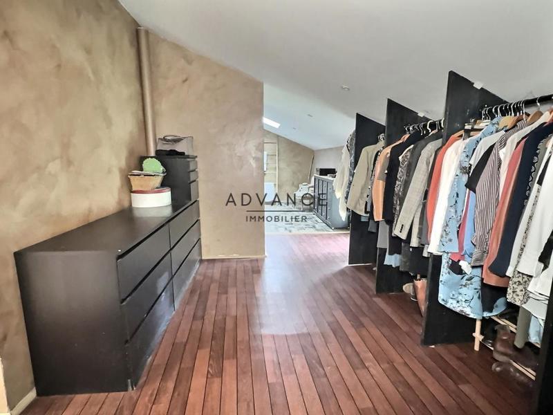 Corps de ferme - 320 m² - 5 pièces