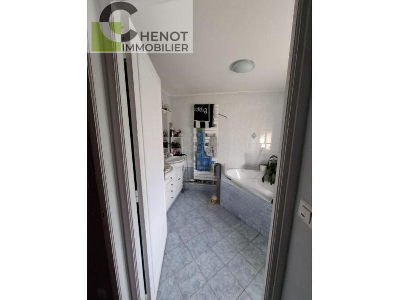 Propriété - 100 m² - 5 pièces