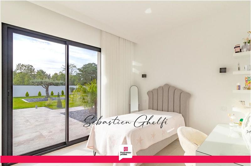 Maison - 220 m² - 9 pièces