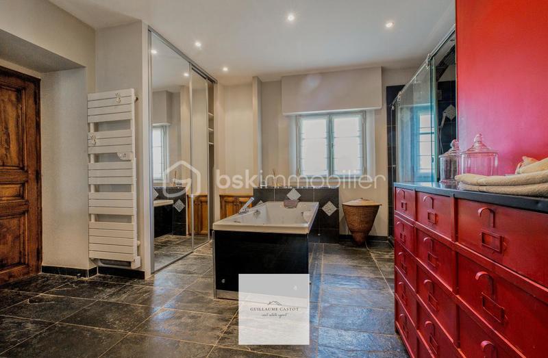 Mas - 486 m² - 10 pièces