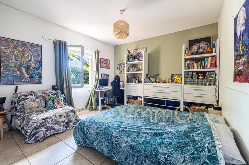 Maison - 330 m² - 9 pièces