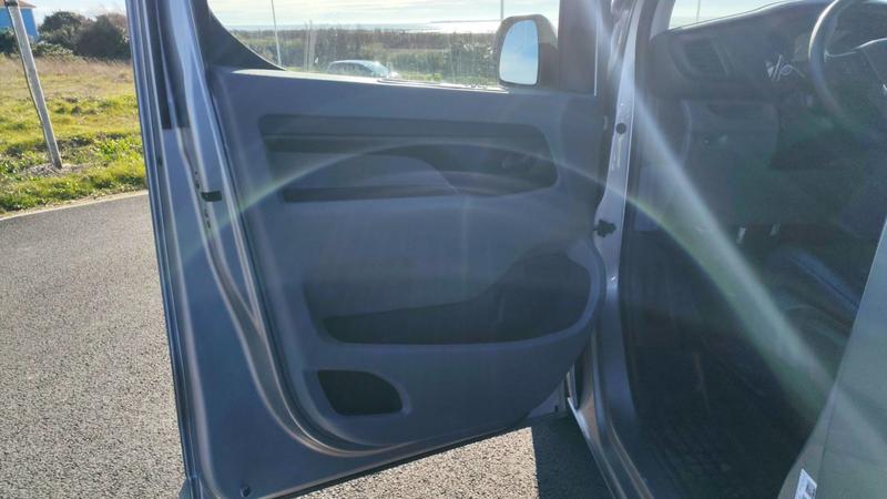 Peugeot Expert Vu 4 2.0 BlueHDi 120 Eat8 Urban Compact - Automatique Entretien constructeur