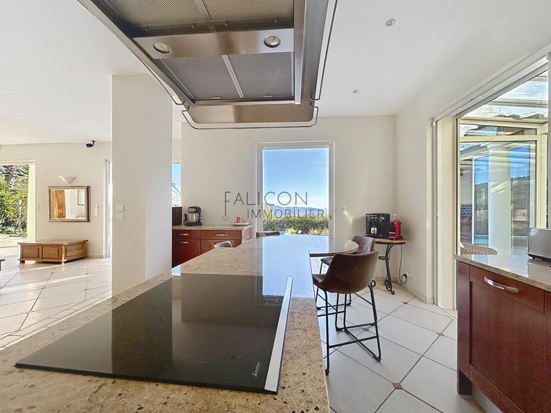 Villa - 200 m² - 6 pièces