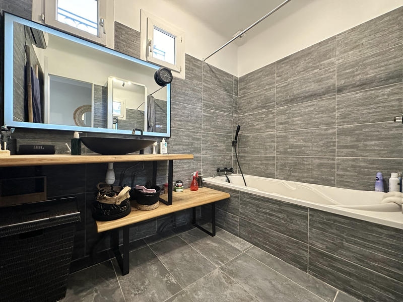 Maison - 250 m² - 7 pièces