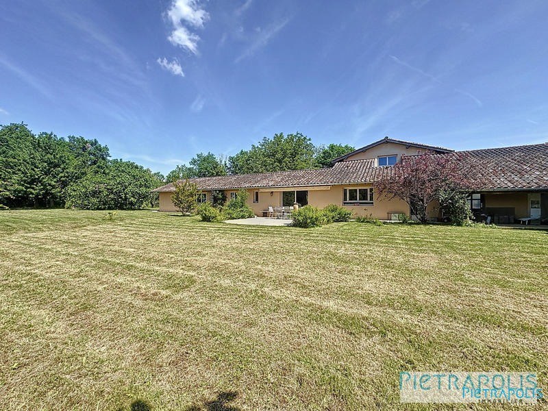 Maison - 320 m² - 7 pièces