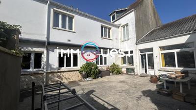 Maison - 186 m² - 8 pièces