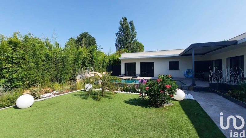 Maison - 180 m² - 5 pièces