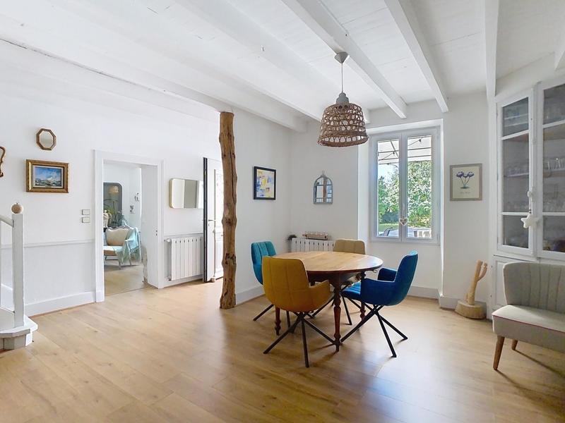 Maison - 231 m² - 10 pièces