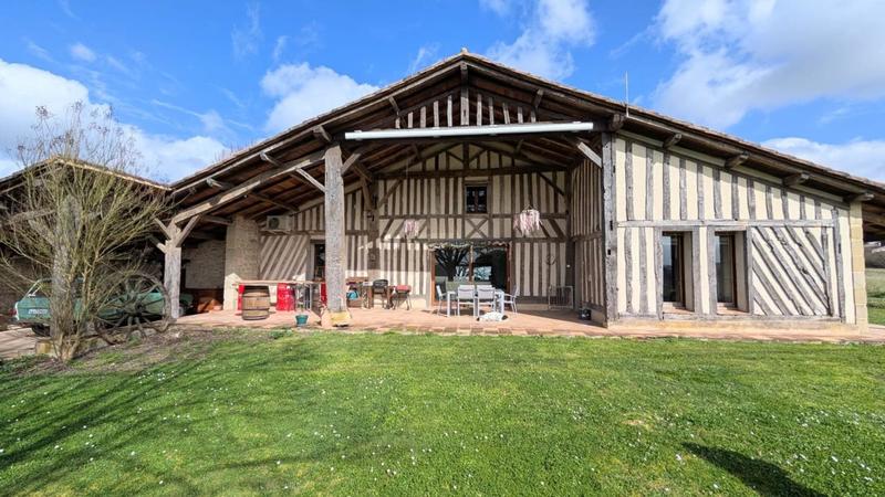 Maison - 258 m² - 9 pièces