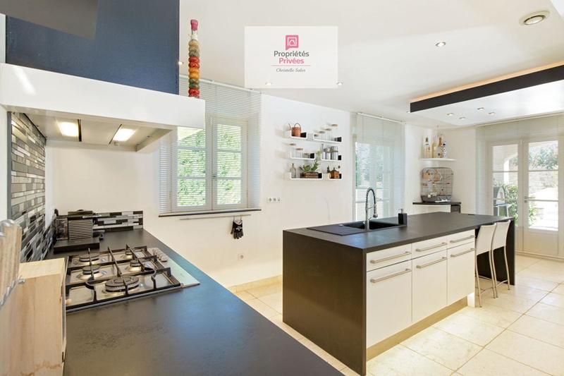 Maison - 250 m² - 7 pièces