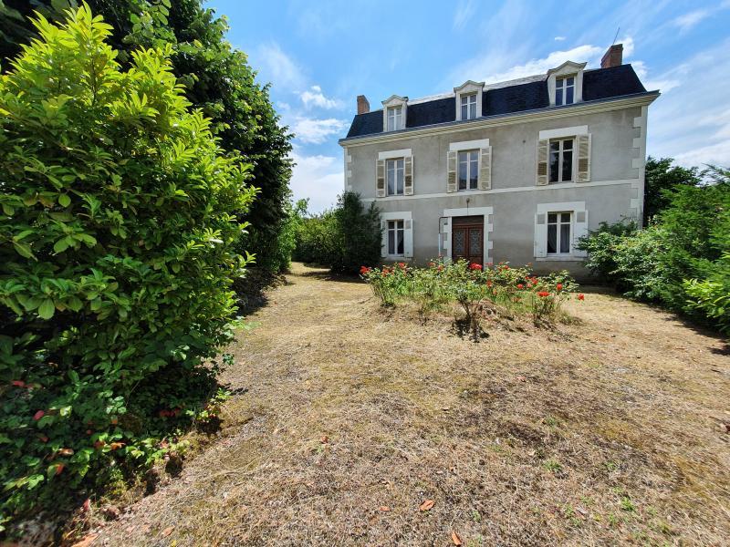 Maison - 180 m² - 12 pièces