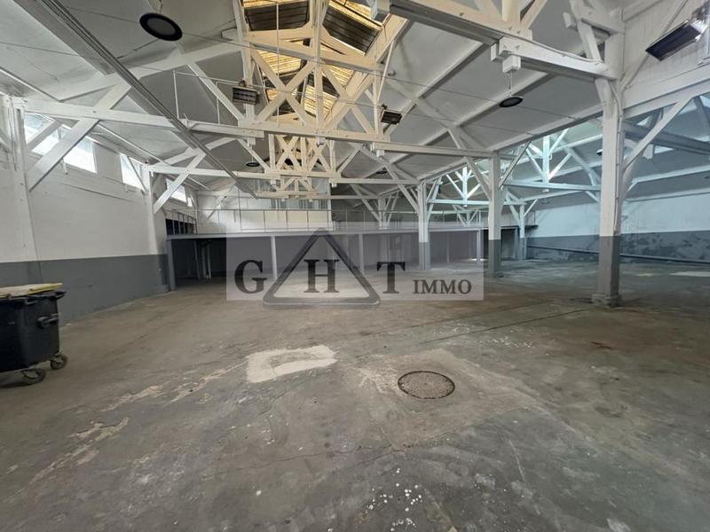Entrepôt - 874 m²