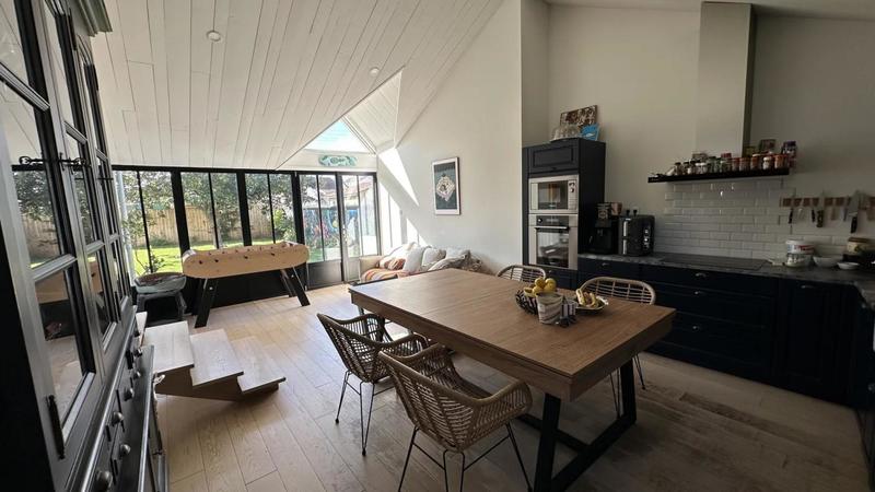 Propriété - 199 m² - 8 pièces