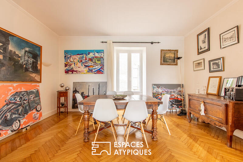 Maison - 241 m² - 9 pièces